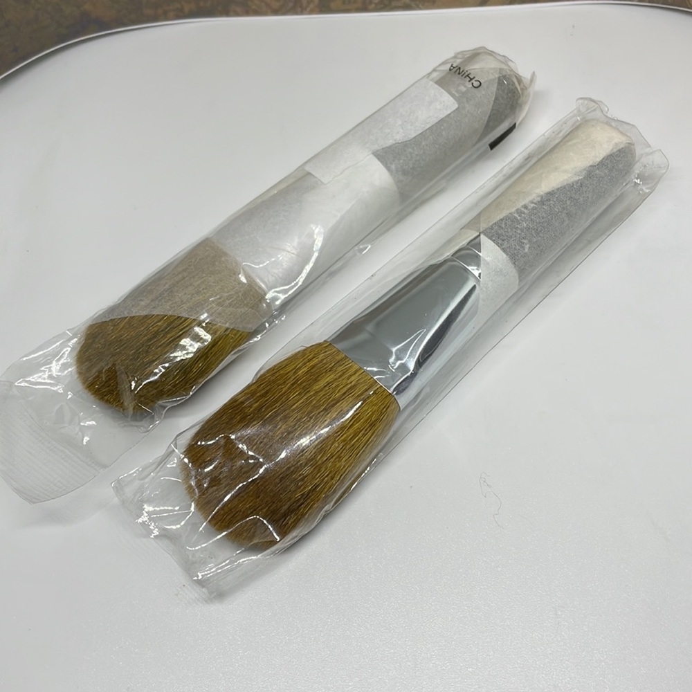 I.D Bare Escentual Brushes - 2 Flawless Face Brushes #28 - Picture 8 of 8